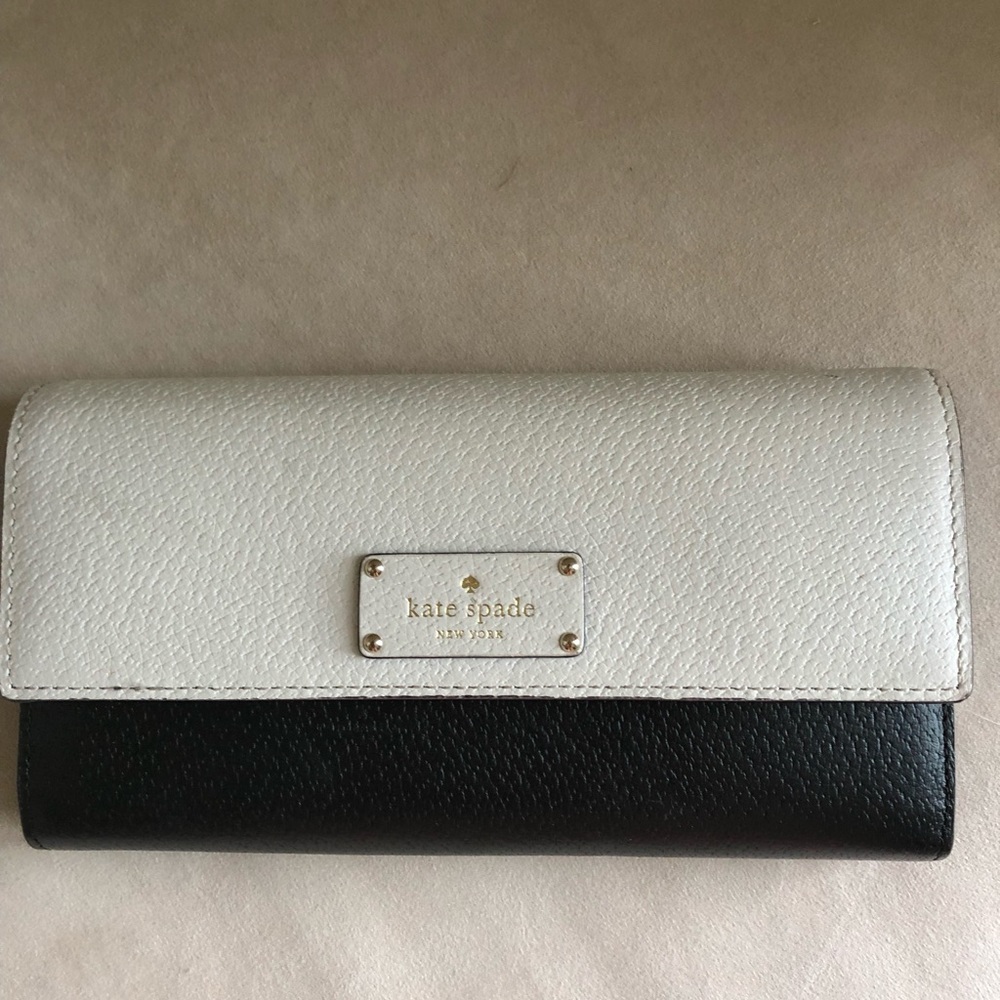 Kate Spade Snap Wallet Spade♠️